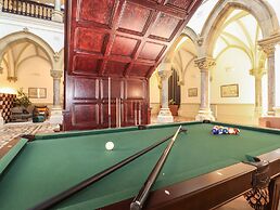 The Lucy Suite Stone Cross Mansion