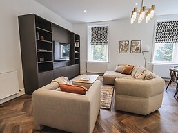 The Lucy Suite Stone Cross Mansion