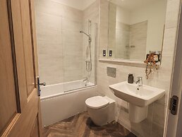 The Lucy Suite Stone Cross Mansion