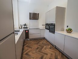 The Lucy Suite Stone Cross Mansion