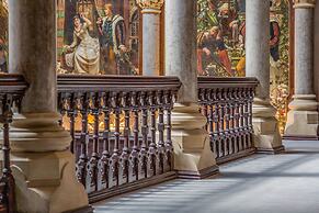 The Lucy Suite Stone Cross Mansion