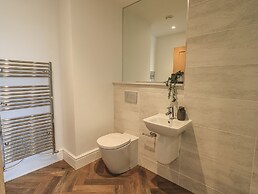 The Lucy Suite Stone Cross Mansion