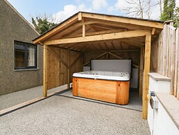 Tyddyn Sianel - Onnen