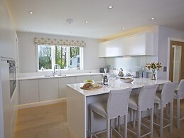 3 The Drive, Hillfield Village