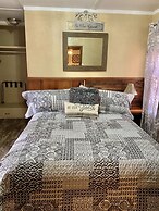 Grey Squirrel Resort