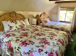 Grey Squirrel Resort