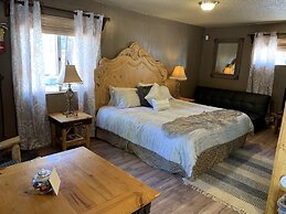 Grey Squirrel Resort