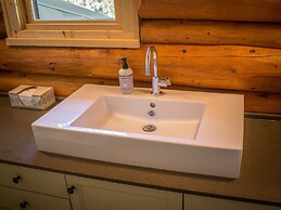 Beautiful Log Cabin on Saganaga Lake