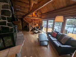 Beautiful Log Cabin on Saganaga Lake