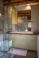 Beautiful Log Cabin on Saganaga Lake