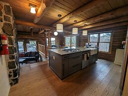 Beautiful Log Cabin on Saganaga Lake