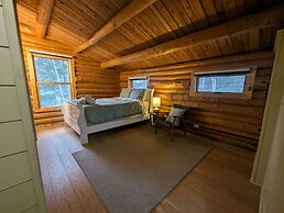 Beautiful Log Cabin on Saganaga Lake