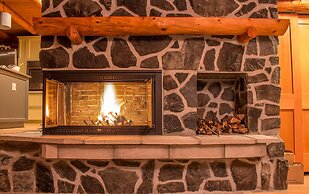 Beautiful Log Cabin on Saganaga Lake