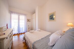 Luxury apt Near sea With Terraces and Balconies