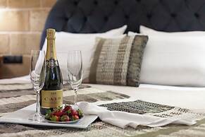 utopia luxury suites