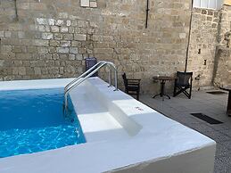 utopia luxury suites