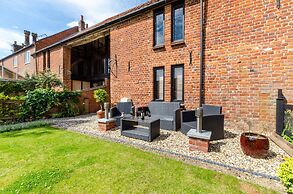 Chestnut Barn Runham 1880's Barn Conversion