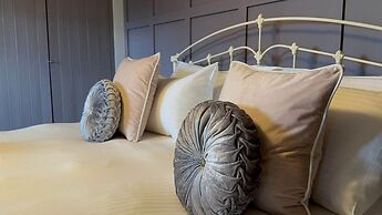 Chestnut Barn Runham 1880's Barn Conversion