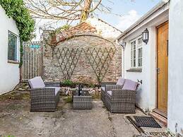 Lovely Period Cottage Sleeps 4 Resting in Torquay
