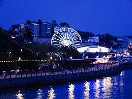 Lovely Period Cottage Sleeps 4 Resting in Torquay