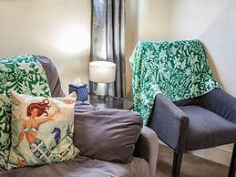 Lovely Period Cottage Sleeps 4 Resting in Torquay