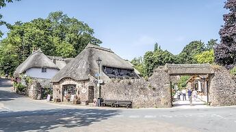 Lovely Period Cottage Sleeps 4 Resting in Torquay