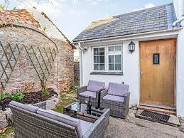 Lovely Period Cottage Sleeps 4 Resting in Torquay