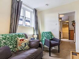 Lovely Period Cottage Sleeps 4 Resting in Torquay