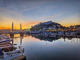 Lovely Period Cottage Sleeps 4 Resting in Torquay