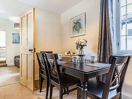 Lovely Period Cottage Sleeps 4 Resting in Torquay