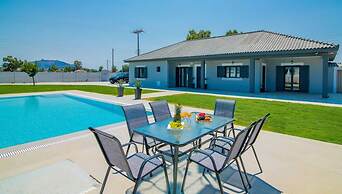 Nimar Luxury Villa - Private Swimming Pool