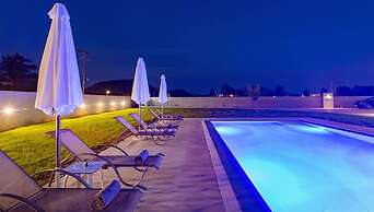 Nimar Luxury Villa - Private Swimming Pool