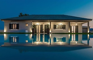 Nimar Luxury Villa - Private Swimming Pool