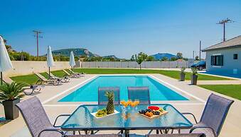 Nimar Luxury Villa - Private Swimming Pool