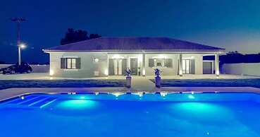 Nimar Luxury Villa - Private Swimming Pool