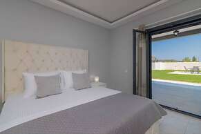 Nimar Luxury Villa - Private Swimming Pool