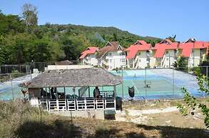 Lulu Bell Mystic Ridge, 73 Apartment