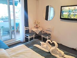 Near Lake, With View, Center