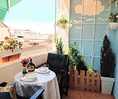 Near Lake, With View, Center