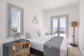 Luxury Villa With Pool And Sea View..!