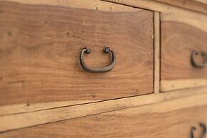 Luxury Villa With Pool And Sea View..!