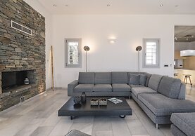 Luxury Villa With Pool And Sea View..!