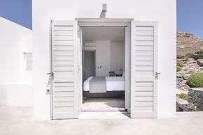 Luxury Villa With Pool And Sea View..!