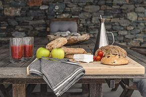 Luxury Villa With Pool And Sea View..!