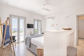 Luxury Villa With Pool And Sea View..!