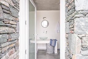 Luxury Villa With Pool And Sea View..!