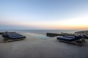 Luxury Villa With Pool And Sea View..!