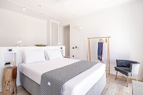 Luxury Villa With Pool And Sea View..!