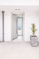 Luxury Villa With Pool And Sea View..!