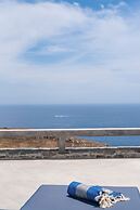 Luxury Villa With Pool And Sea View..!